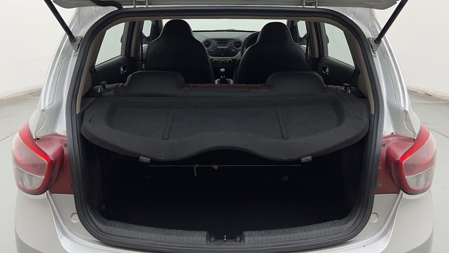 Used 2015 Hyundai Grand i10 Sportz 1.2 Kappa VTVT Petrol Manual interior DICKY INSIDE VIEW
