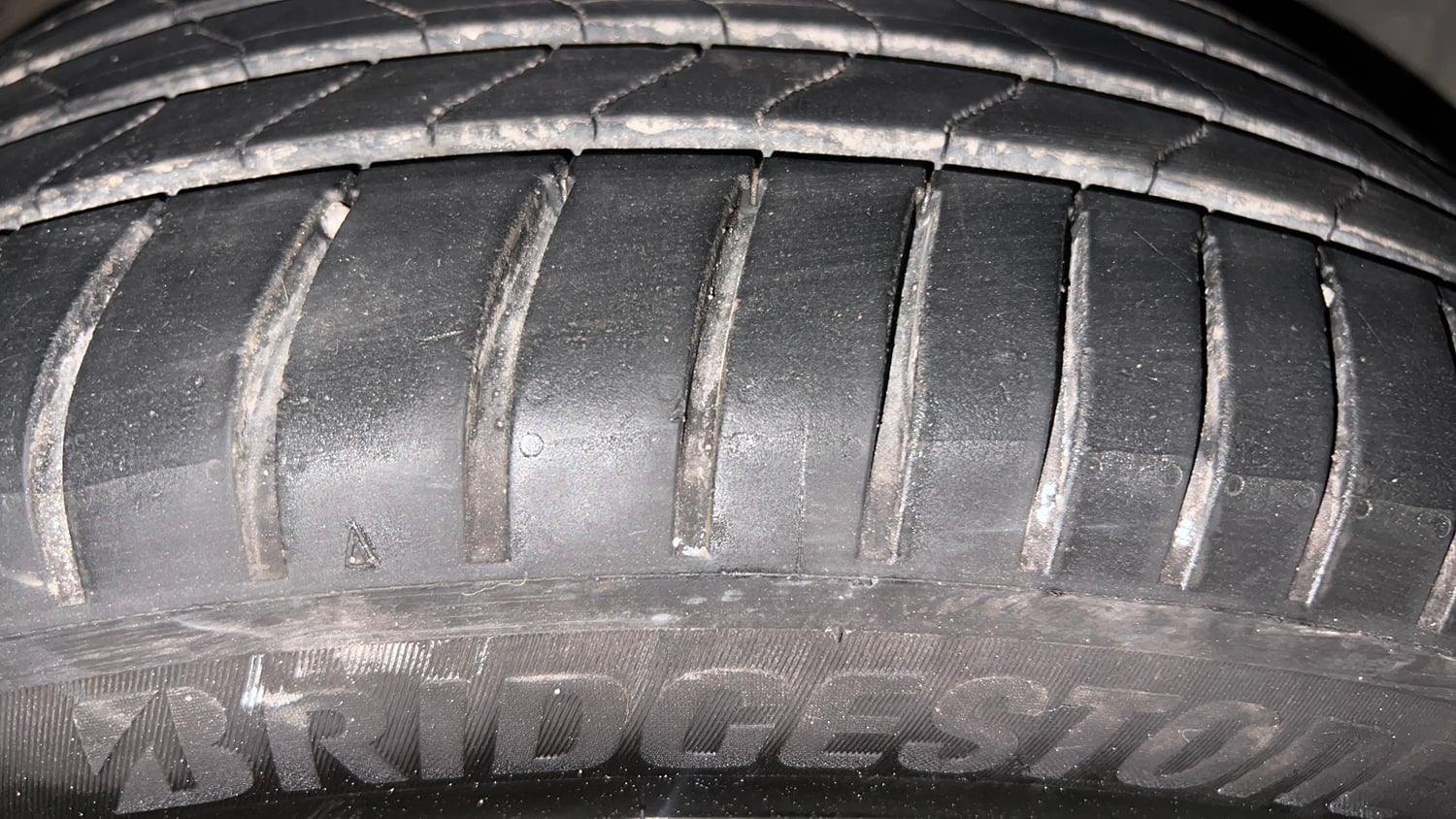 Used 2024 MG Motors Hector Plus Savvy Pro 1.5 Turbo Petrol CVT 7 STR Petrol Automatic tyres RIGHT FRONT TYRE TREAD VIEW