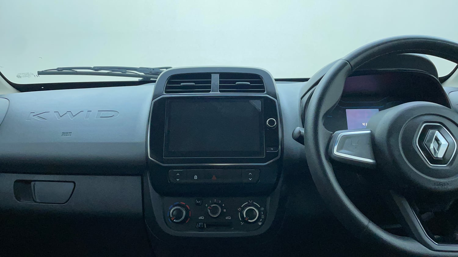 Used 2019 Renault Kwid 1.0 RXT AMT Opt Petrol Automatic interior MUSIC SYSTEM & AC CONTROL VIEW