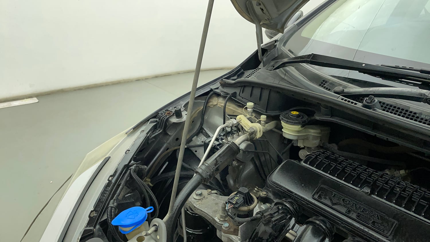 Used 2017 Honda City V Petrol Manual engine ENGINE RIGHT SIDE HINGE & APRON VIEW