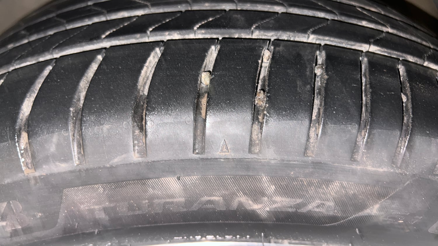 Used 2024 MG Motors Hector Plus Savvy Pro 1.5 Turbo Petrol CVT 7 STR Petrol Automatic tyres LEFT FRONT TYRE TREAD VIEW