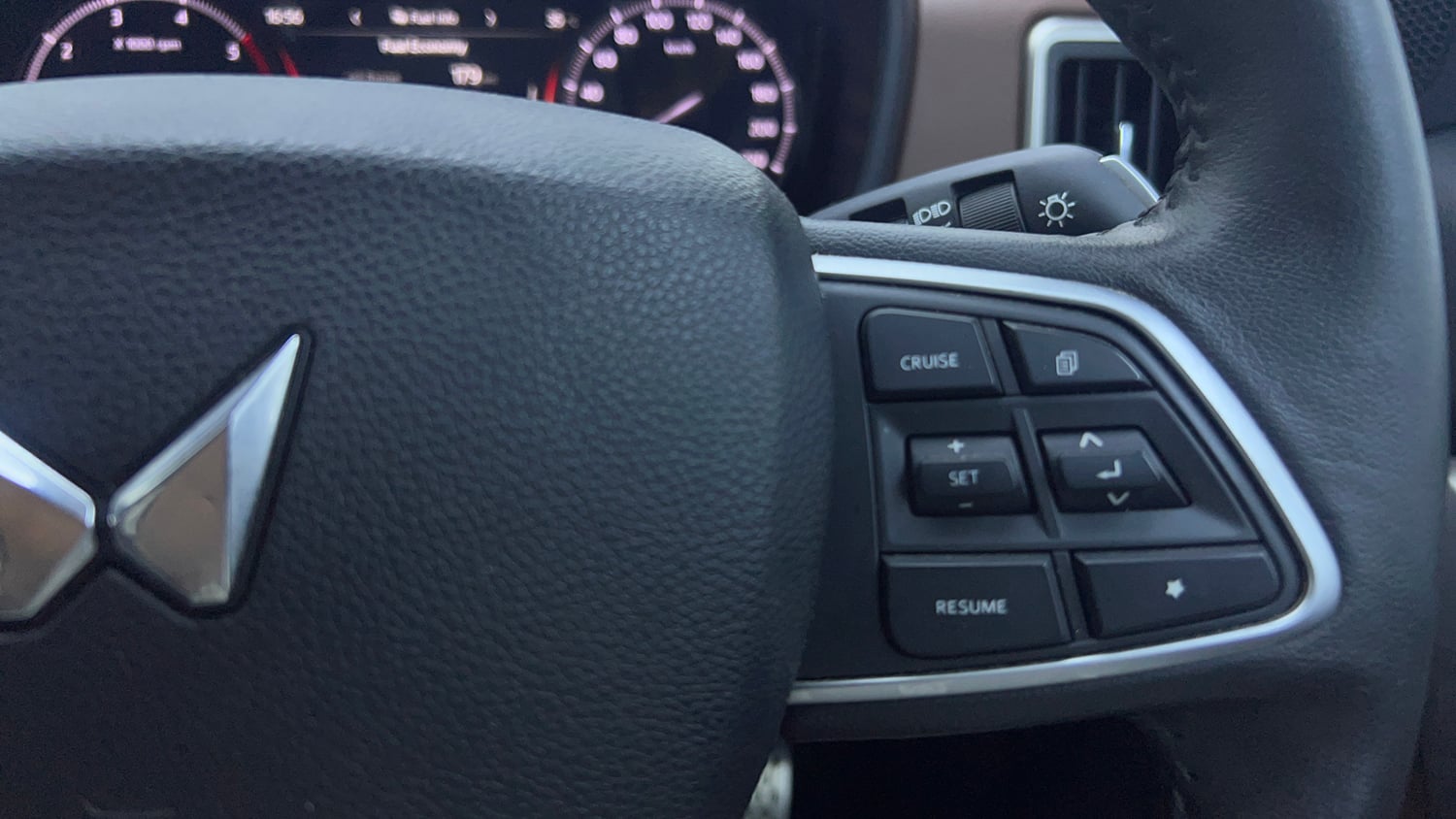 Used 2024 Mahindra Scorpio N Z8 L Diesel AT 2WD 7 STR Diesel Automatic top_features Cruise control