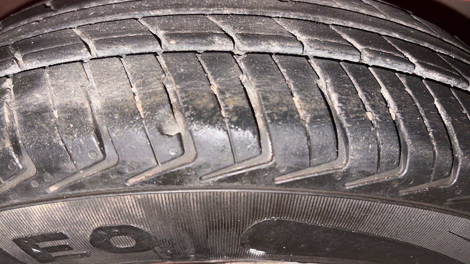 Used 2013 Hyundai i10 Magna 1.2 Kappa2 Petrol Manual tyres RIGHT FRONT TYRE TREAD VIEW