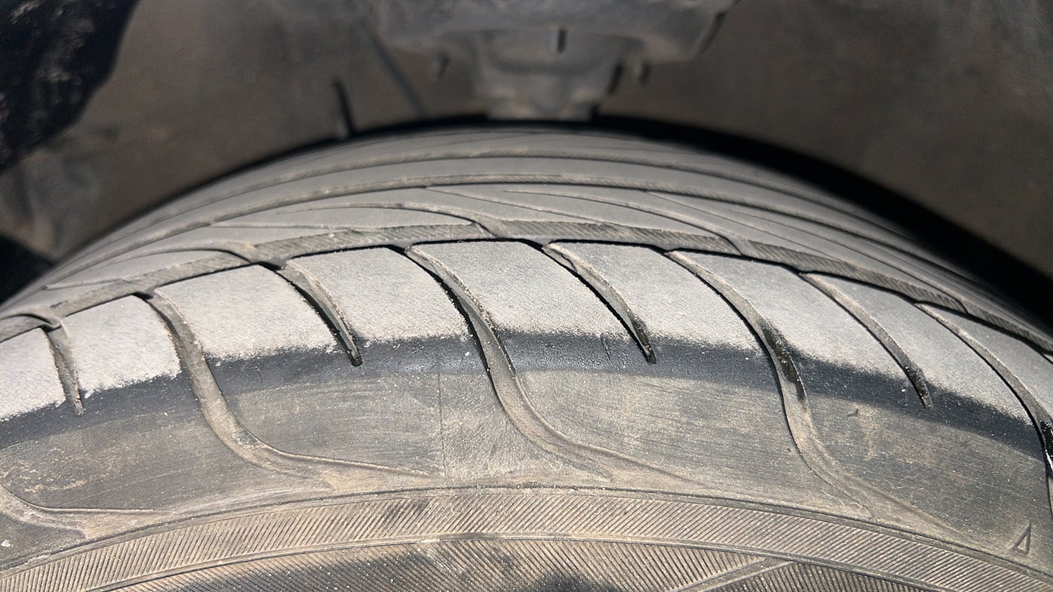 Used 2012 Hyundai i20 Asta 1.4 CRDI Diesel Manual tyres LEFT FRONT TYRE TREAD VIEW