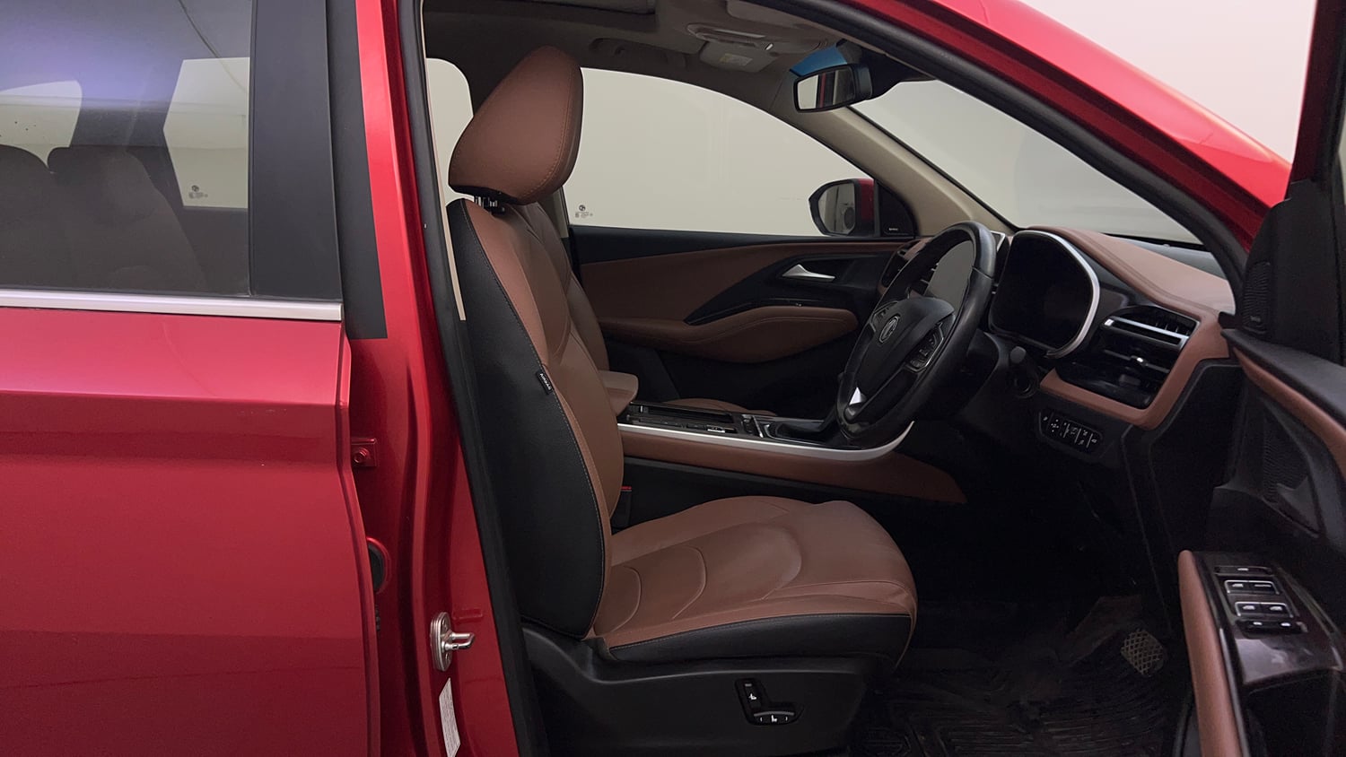 Used 2024 MG Motors Hector Plus Savvy Pro 1.5 Turbo Petrol CVT 7 STR Petrol Automatic interior RIGHT SIDE FRONT DOOR CABIN VIEW