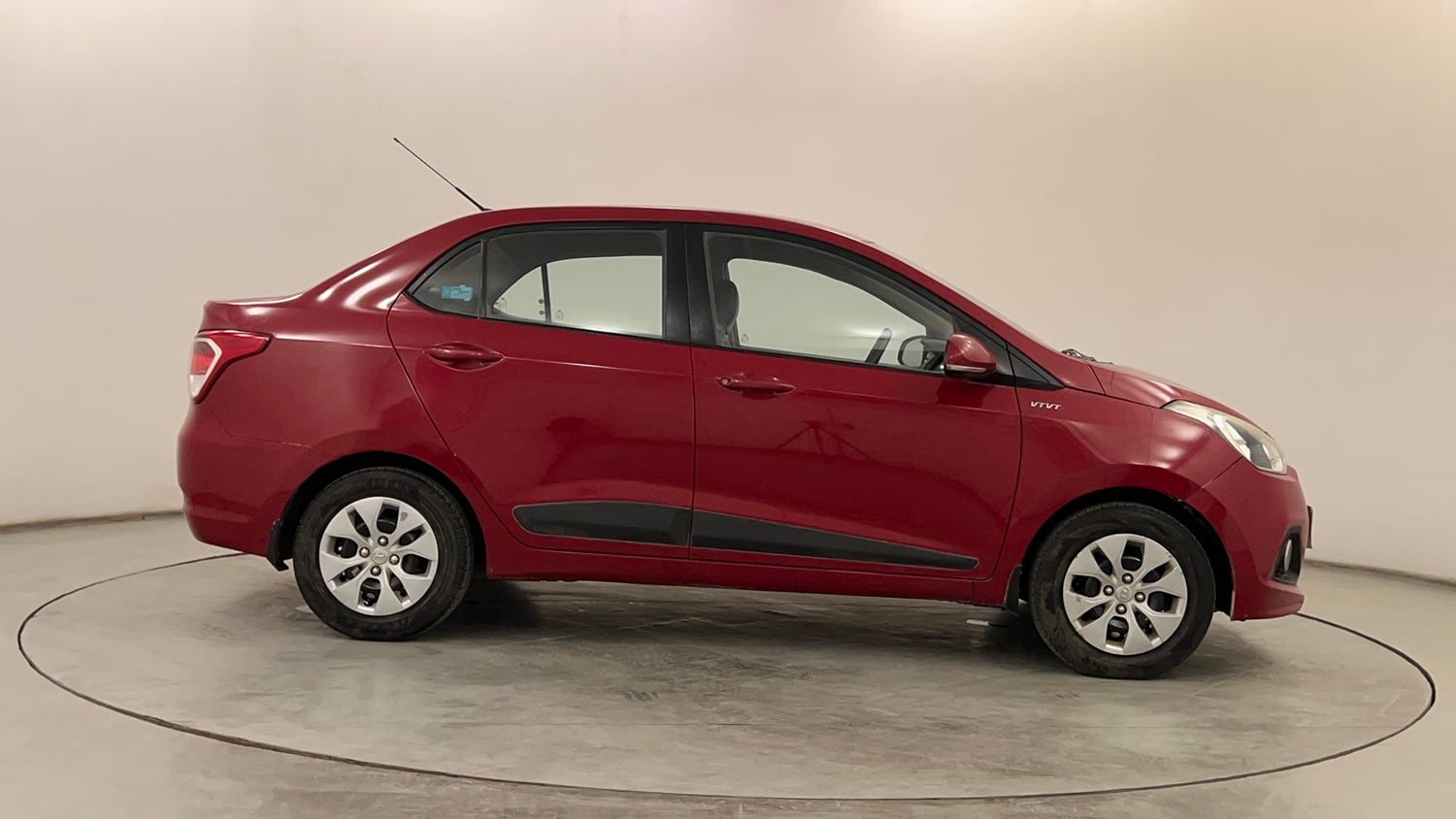 Used 2015 Hyundai Xcent S 1.2 Petrol Manual exterior RIGHT SIDE VIEW