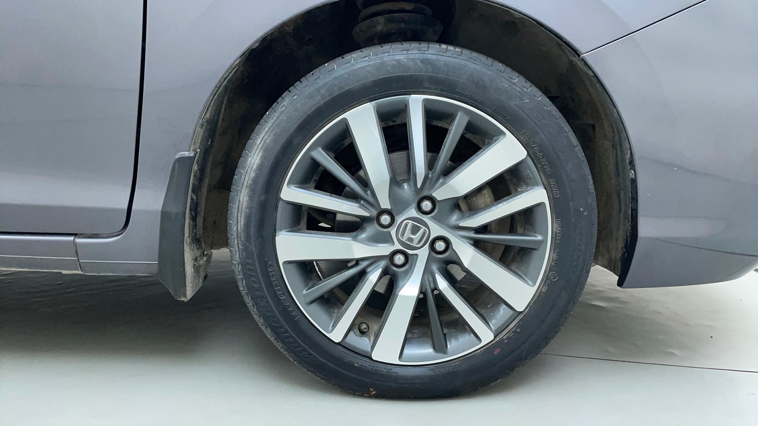 Used 2020 Honda City ZX CVT Petrol Petrol Automatic tyres RIGHT FRONT TYRE RIM VIEW