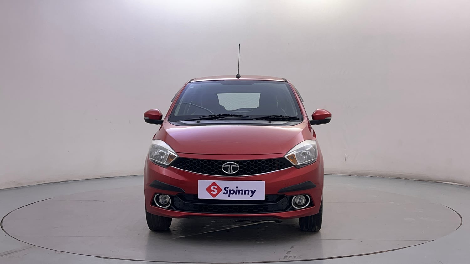 Used 2016 Tata Tiago Revotron XZ w/o Alloy Petrol Manual exterior FRONT VIEW