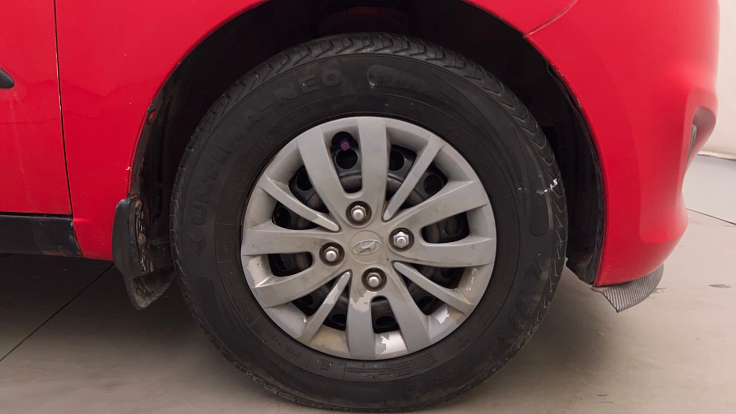 Used 2013 Hyundai i10 Magna 1.2 Kappa2 Petrol Manual tyres RIGHT FRONT TYRE RIM VIEW
