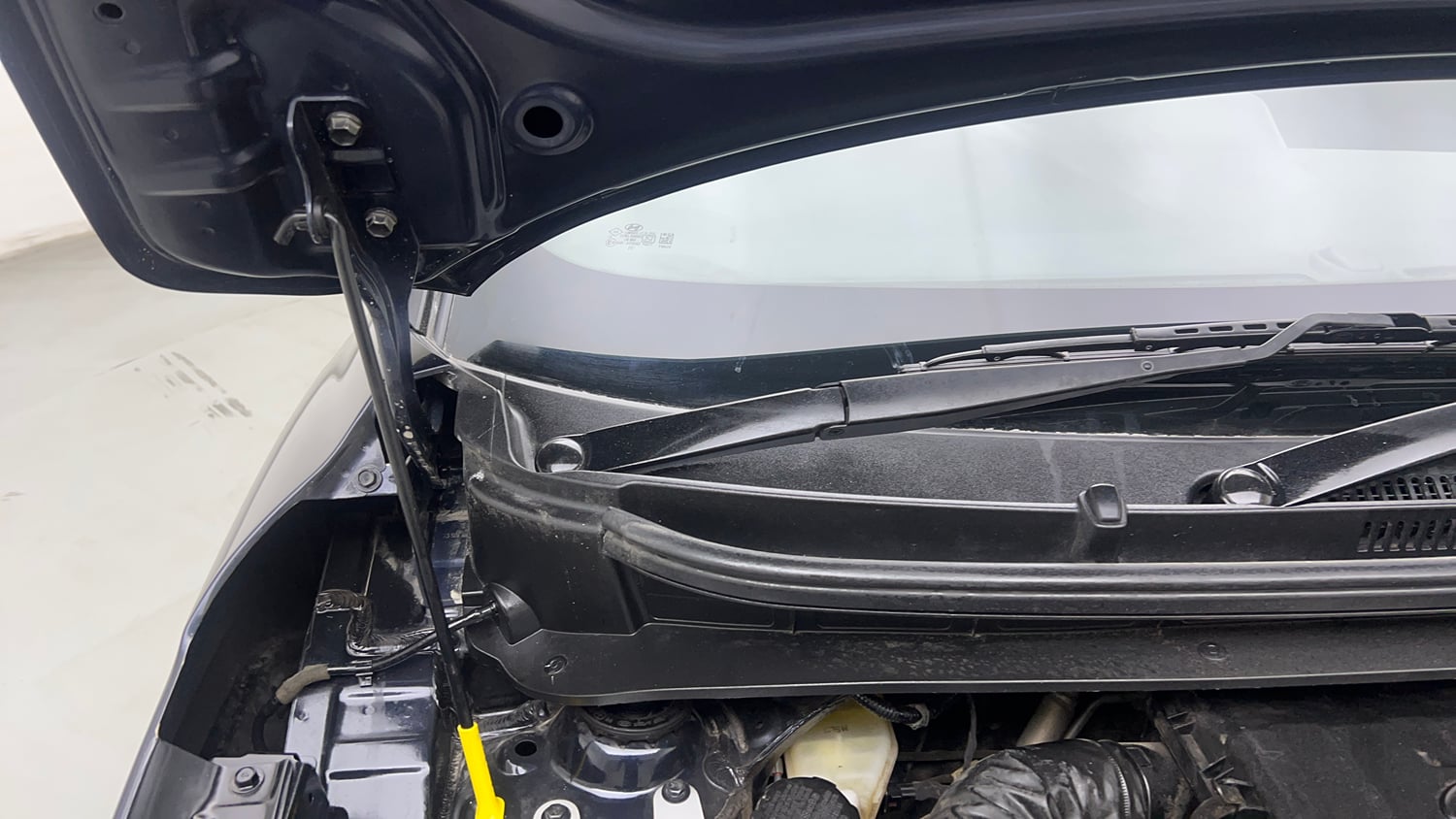 Used 2024 Hyundai Exter SX (O) 1.2 AMT Petrol Automatic engine ENGINE RIGHT SIDE HINGE & APRON VIEW