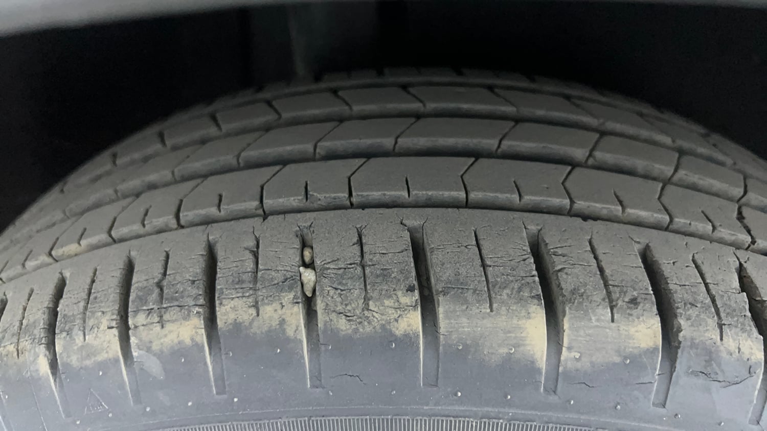 Used 2016 Maruti Suzuki Baleno Alpha 1.2 Petrol Manual tyres RIGHT REAR TYRE TREAD VIEW