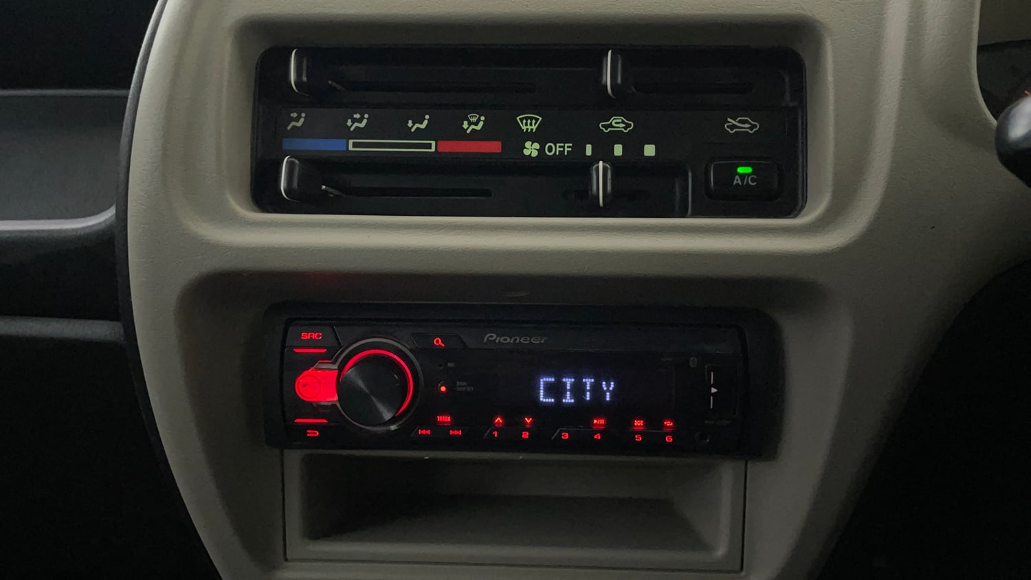 Used 2020 Maruti Suzuki Eeco 5 STR WITH A/C+HTR Petrol Manual interior MUSIC SYSTEM & AC CONTROL VIEW