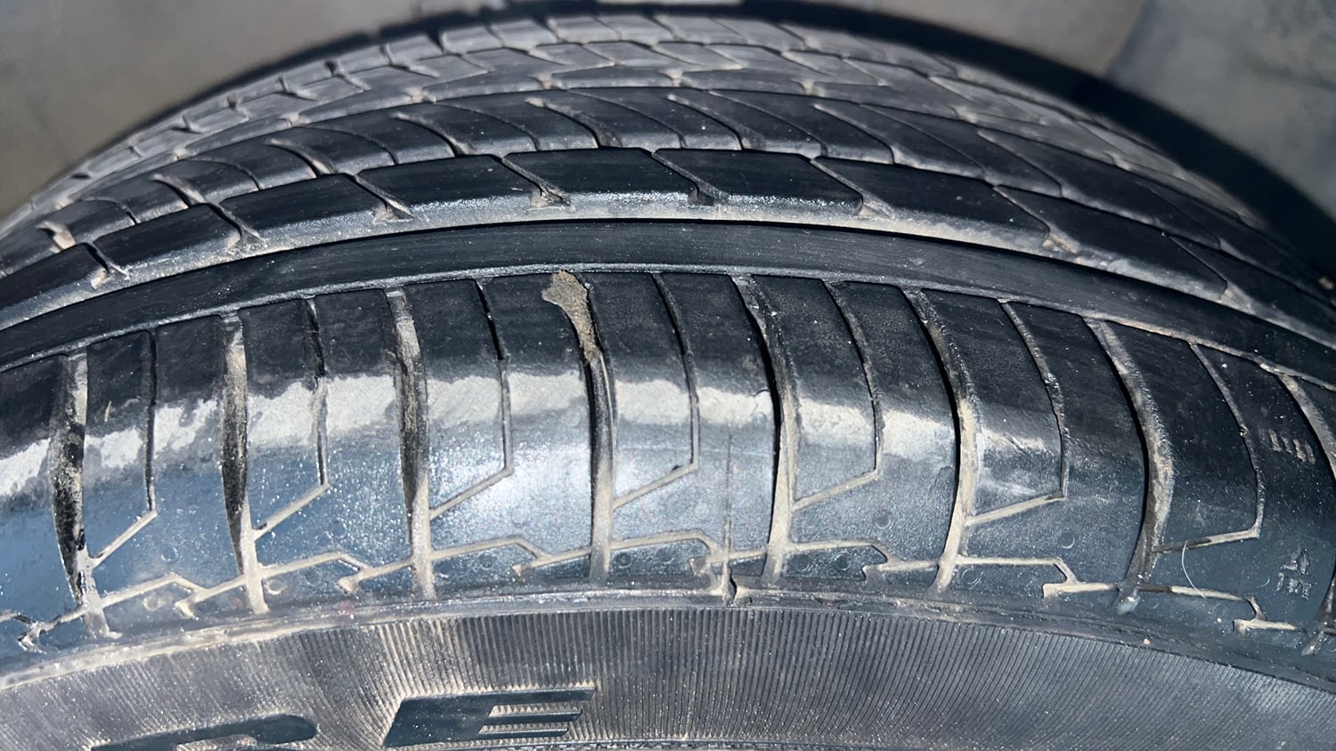 Used 2016 Hyundai Elite i20 Asta 1.2 (O) Petrol Manual tyres RIGHT FRONT TYRE TREAD VIEW