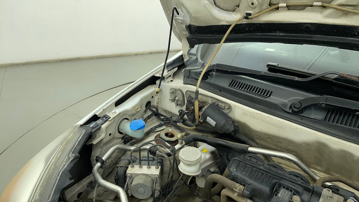 Used 2020 Maruti Suzuki Alto 800 LXi Petrol Manual engine ENGINE RIGHT SIDE HINGE & APRON VIEW
