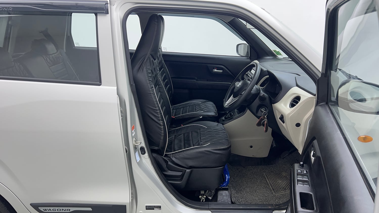 Used 2025 Maruti Suzuki Wagon R VXI 1.0 Petrol Manual interior RIGHT SIDE FRONT DOOR CABIN VIEW