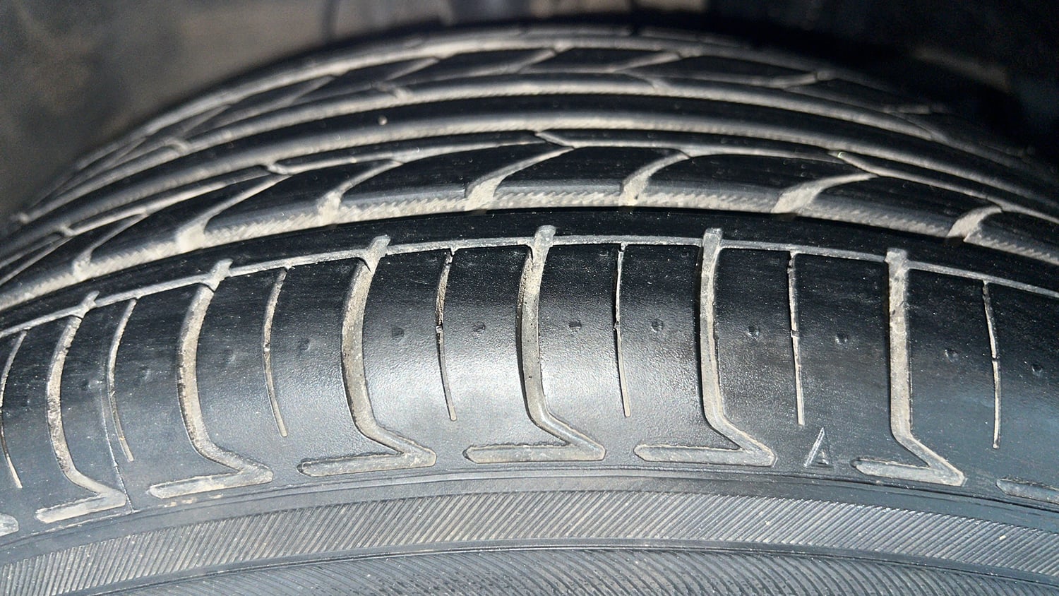 Used 2015 Honda City V Petrol Manual tyres RIGHT FRONT TYRE TREAD VIEW