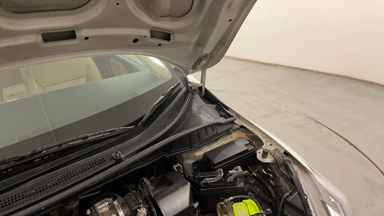 Used 2017 Honda City ZX CVT Petrol Petrol Automatic engine ENGINE LEFT SIDE HINGE & APRON VIEW