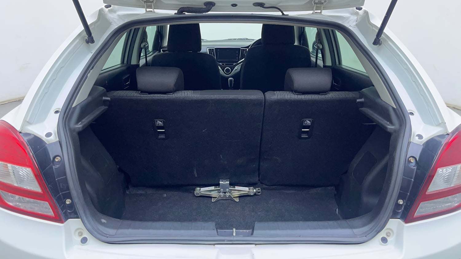 Used 2018 Maruti Suzuki Baleno Alpha 1.2 AT Petrol Automatic interior DICKY INSIDE VIEW
