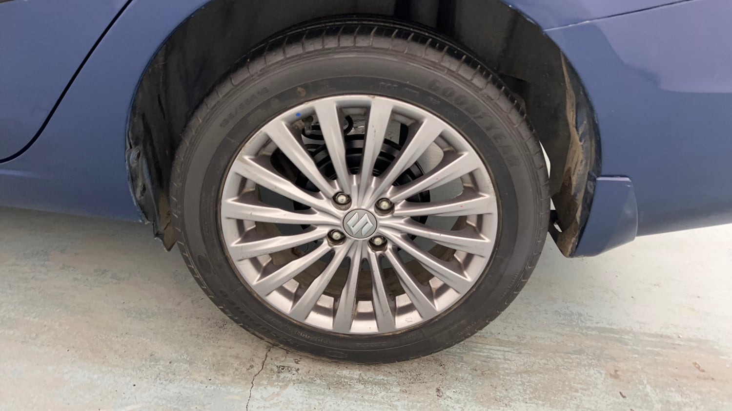 Used 2017 Maruti Suzuki Ciaz Alpha 1.4 MT Petrol Manual tyres LEFT REAR TYRE RIM VIEW