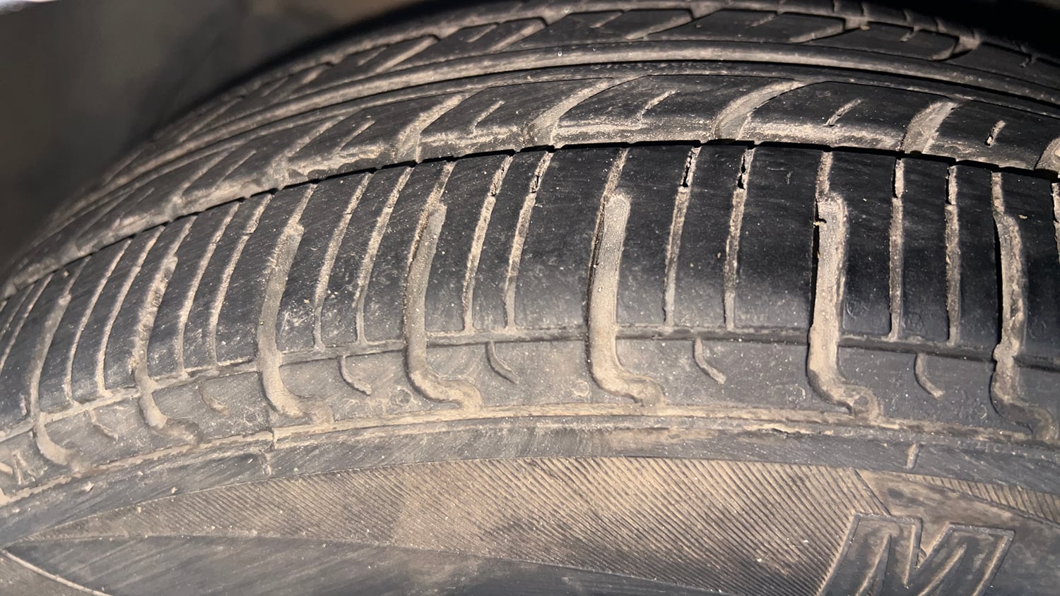 Used 2017 Hyundai Grand i10 Magna 1.2 Kappa VTVT Petrol Manual tyres LEFT FRONT TYRE TREAD VIEW