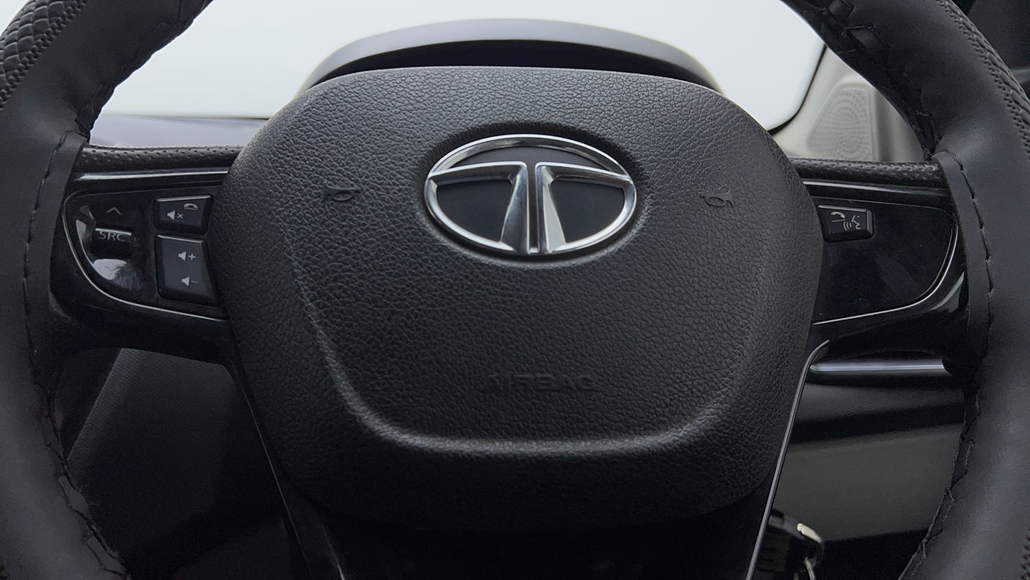 Used 2018 Tata Tiago Revotron XZ Petrol Manual top_features Airbags