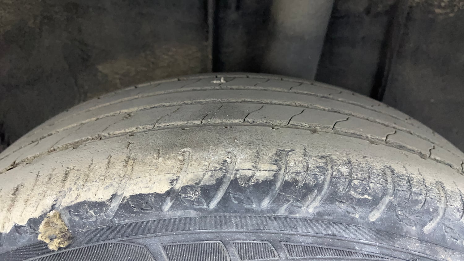 Used 2021 Nissan Magnite XV Turbo CVT Petrol Automatic tyres LEFT REAR TYRE TREAD VIEW