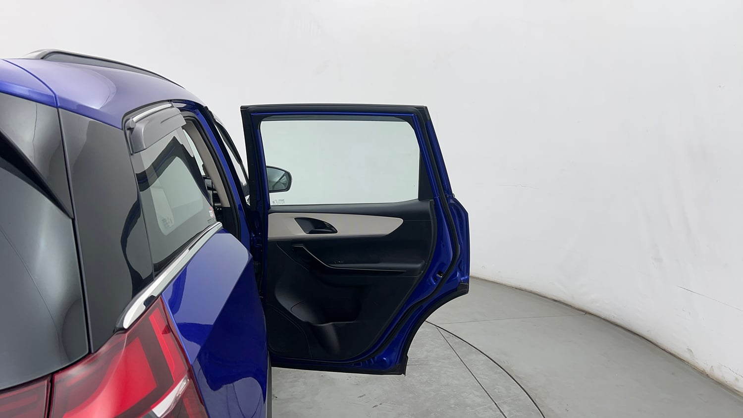 Used 2022 Mahindra XUV700 AX 5 Petrol MT 7 STR Petrol Manual interior RIGHT REAR DOOR OPEN VIEW