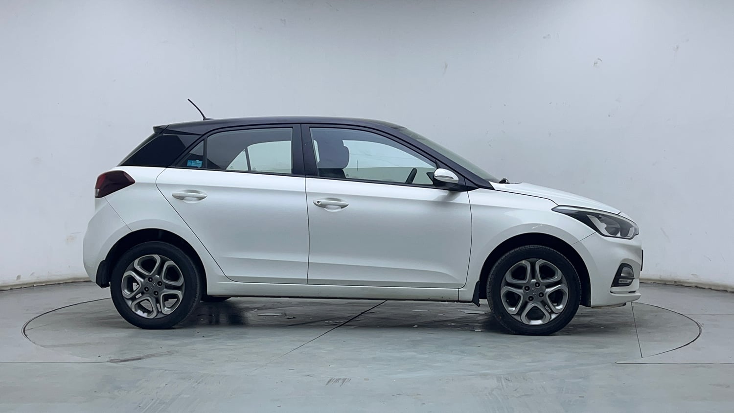Used 2018 Hyundai Elite i20 Asta 1.2 Dual Tone Petrol Manual exterior RIGHT SIDE VIEW