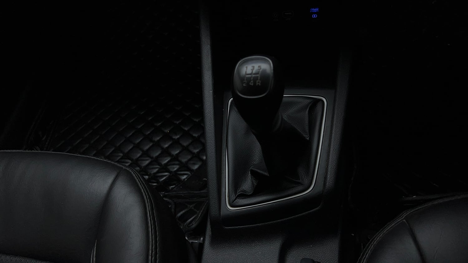 Used 2020 Hyundai Elite i20 Sportz Plus 1.2 Petrol Manual interior GEAR  KNOB VIEW