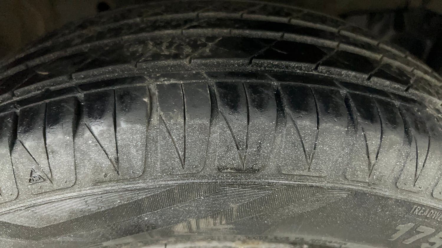 Used 2015 Honda Jazz V AT Petrol Petrol Automatic tyres RIGHT FRONT TYRE TREAD VIEW