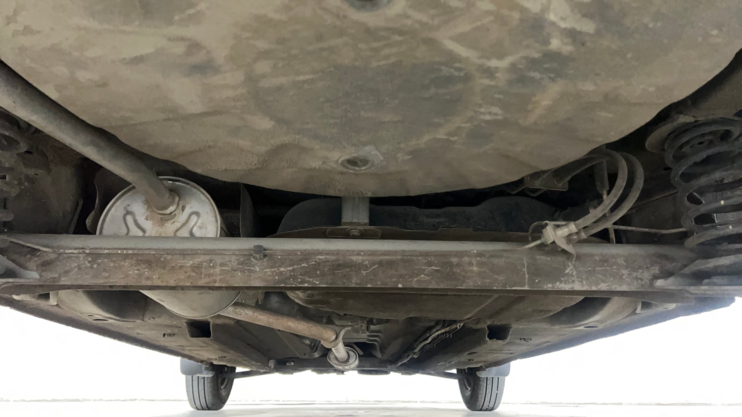 Used 2016 Renault Kwid RXT CNG (Outside Fitted) Cng Manual extra REAR UNDERBODY VIEW (TAKEN FROM REAR)
