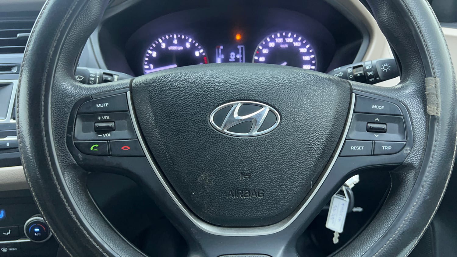 Used 2015 Hyundai Elite i20 Sportz 1.2 Petrol Manual top_features Airbags