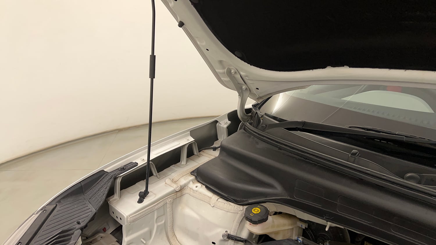 Used 2023 Hyundai Creta E 1.5 Petrol Petrol Manual engine ENGINE RIGHT SIDE HINGE & APRON VIEW