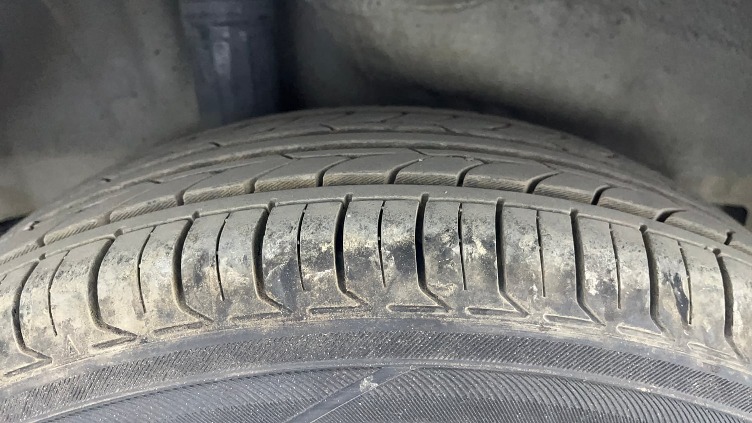 Used 2015 Honda City SV CVT Petrol Automatic tyres RIGHT REAR TYRE TREAD VIEW