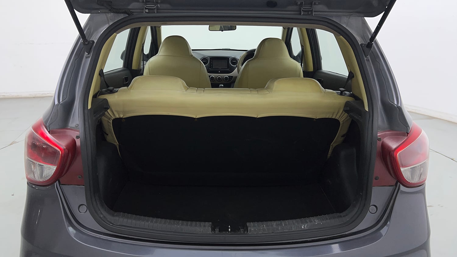 Used 2017 Hyundai Grand i10 Magna 1.2 Kappa VTVT Petrol Manual interior DICKY INSIDE VIEW