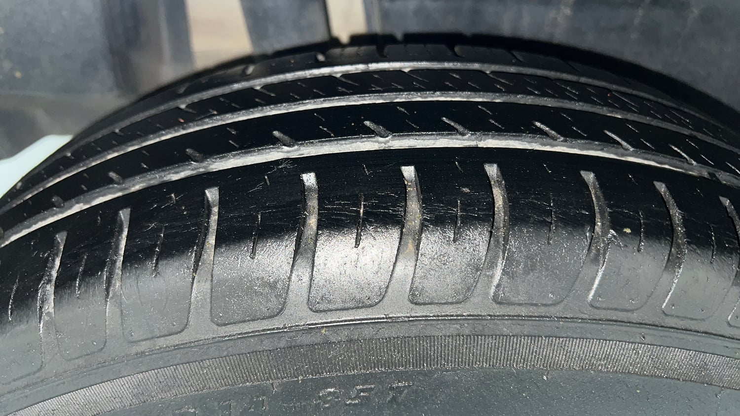 Used 2018 Maruti Suzuki Dzire VXi AMT Petrol Automatic tyres RIGHT REAR TYRE TREAD VIEW