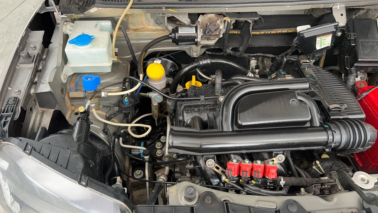 Used 2016 Renault Kwid RXT CNG (Outside Fitted) Cng Manual engine ENGINE RIGHT SIDE VIEW