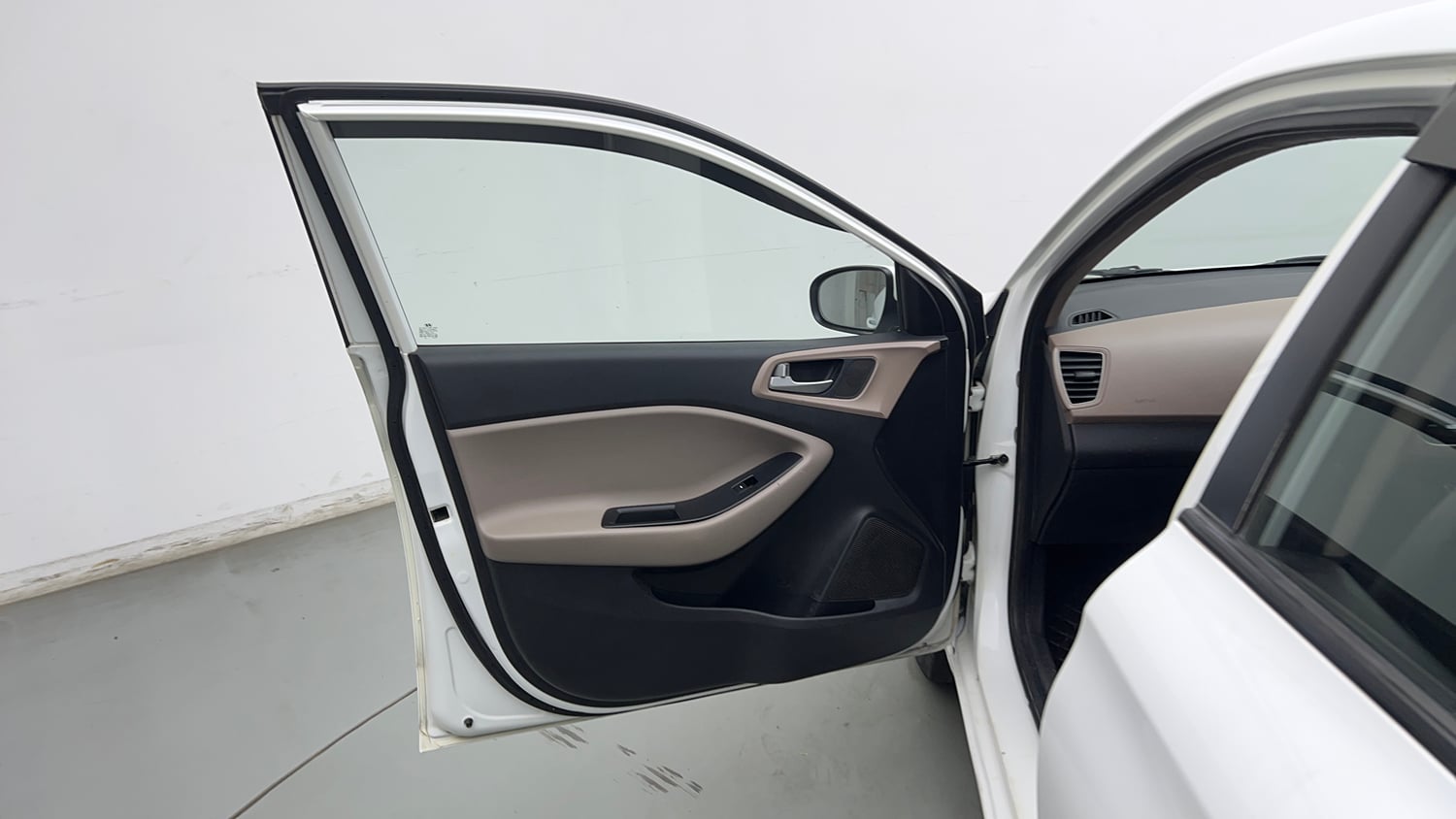 Used 2020 Hyundai Elite i20 Sportz Plus 1.2 Petrol Manual interior LEFT FRONT DOOR OPEN VIEW
