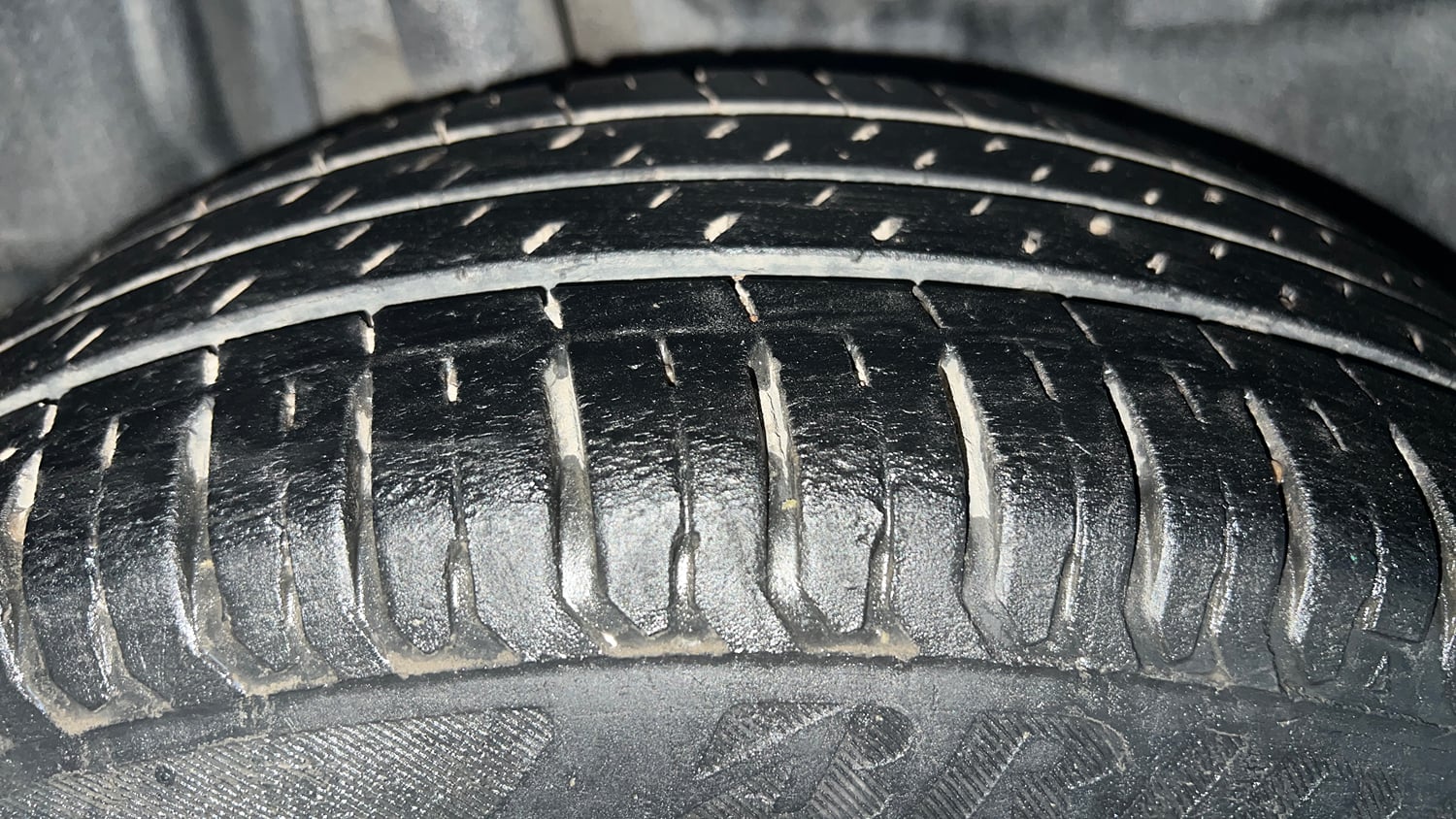 Used 2023 Maruti Suzuki Swift ZXi CNG Cng Manual tyres RIGHT REAR TYRE TREAD VIEW