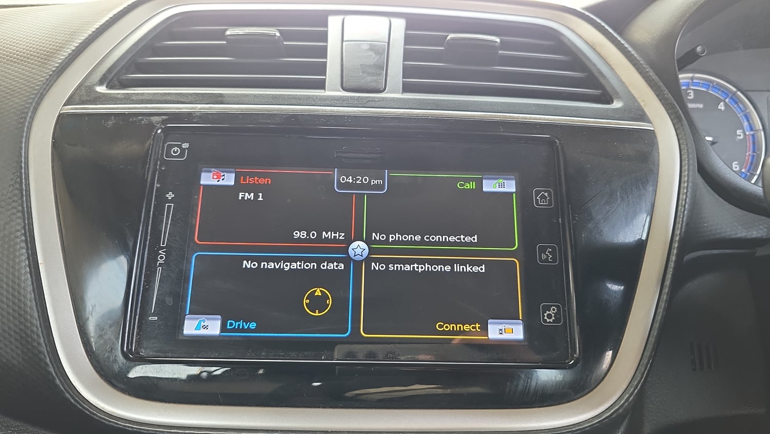 Used 2016 Maruti Suzuki S-Cross Alpha 1.6 Diesel Manual top_features Touch screen infotainment system