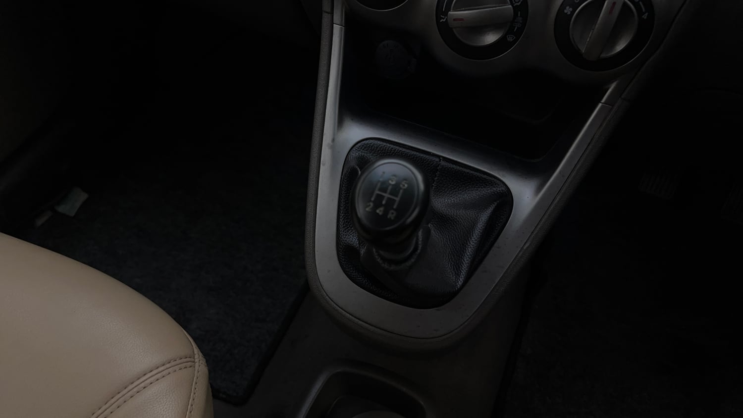 Used 2013 Hyundai i10 Magna 1.2 Kappa2 Petrol Manual interior GEAR  KNOB VIEW