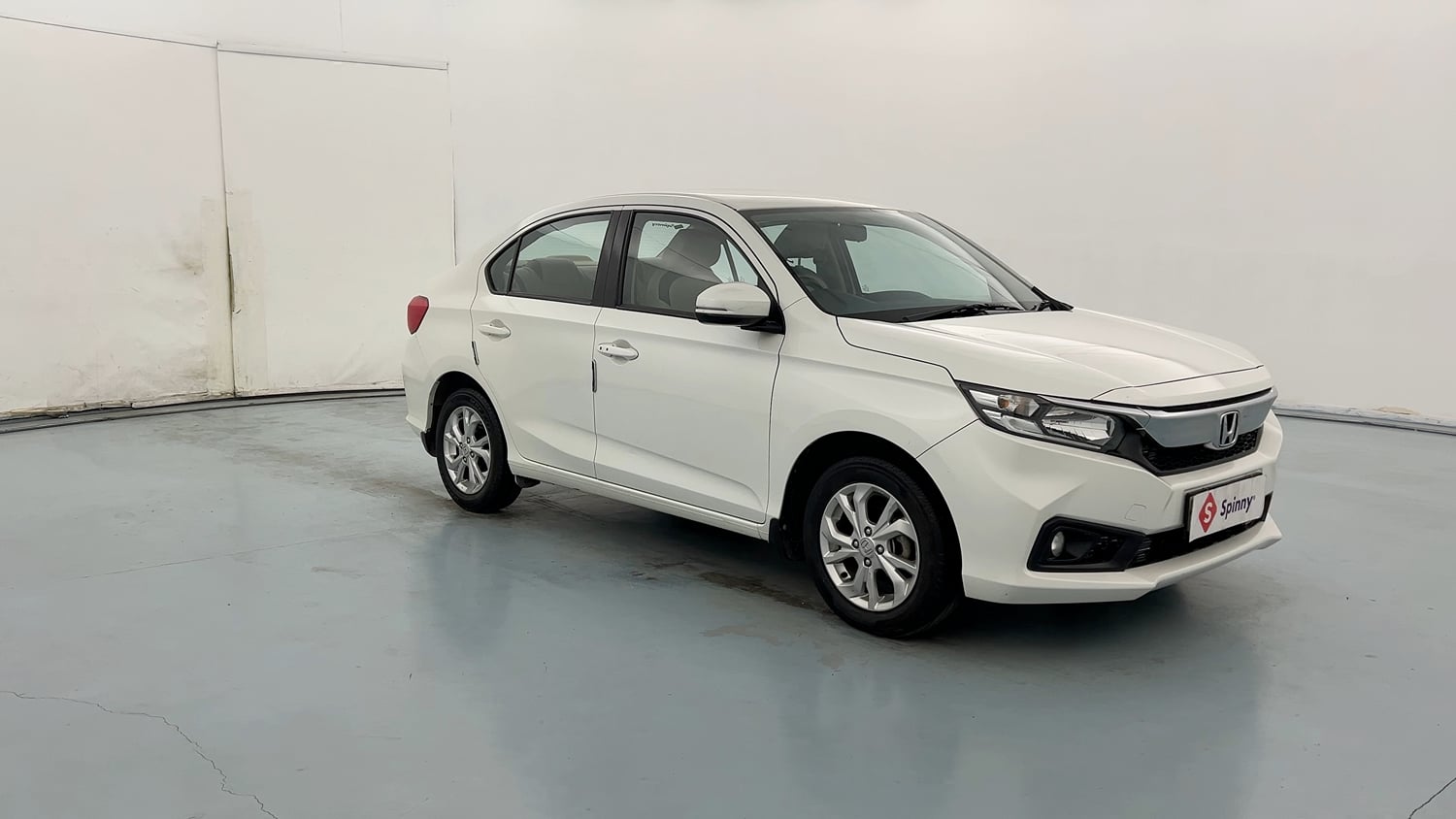 Used 2021 Honda Amaze 1.2 V MT Petrol Petrol Manual exterior RIGHT FRONT CORNER VIEW