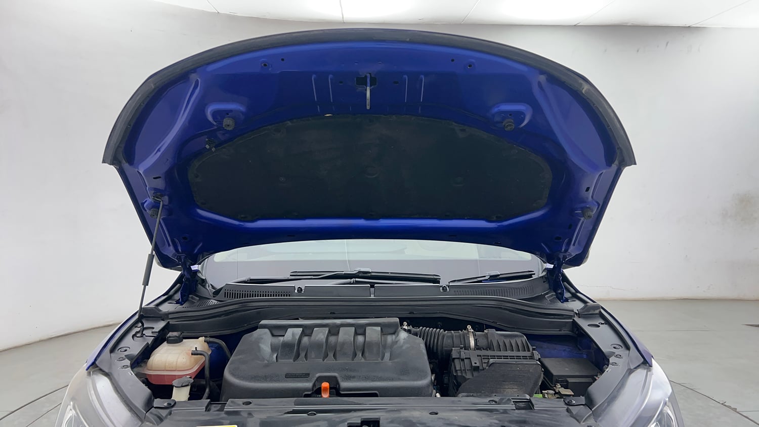 Used 2022 Mahindra XUV700 AX 5 Petrol MT 7 STR Petrol Manual engine ENGINE & BONNET OPEN FRONT VIEW