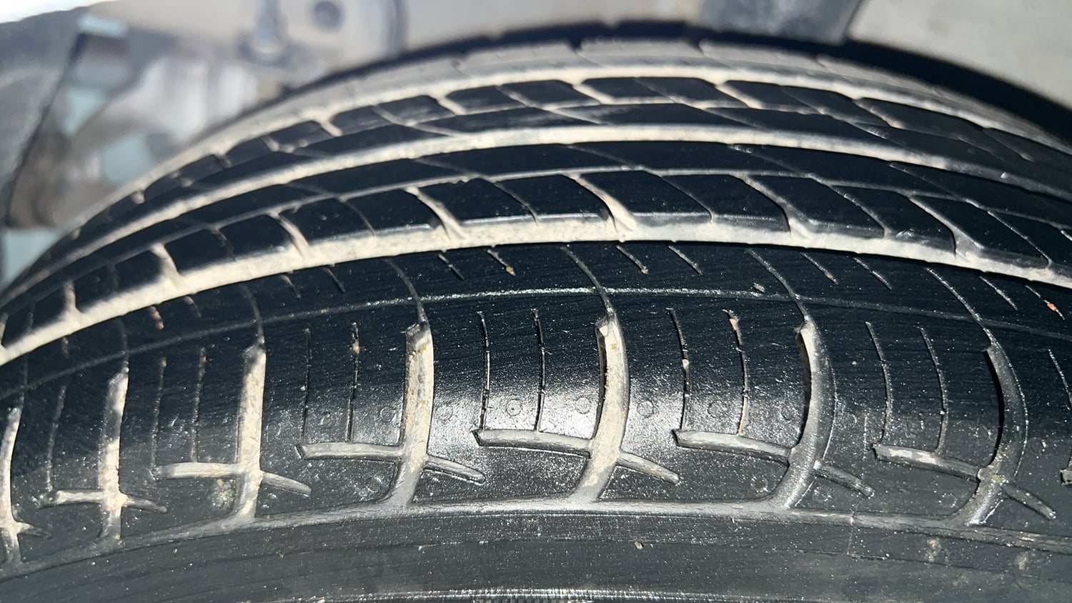 Used 2015 Hyundai Grand i10 Sportz 1.2 Kappa VTVT Petrol Manual tyres RIGHT REAR TYRE TREAD VIEW
