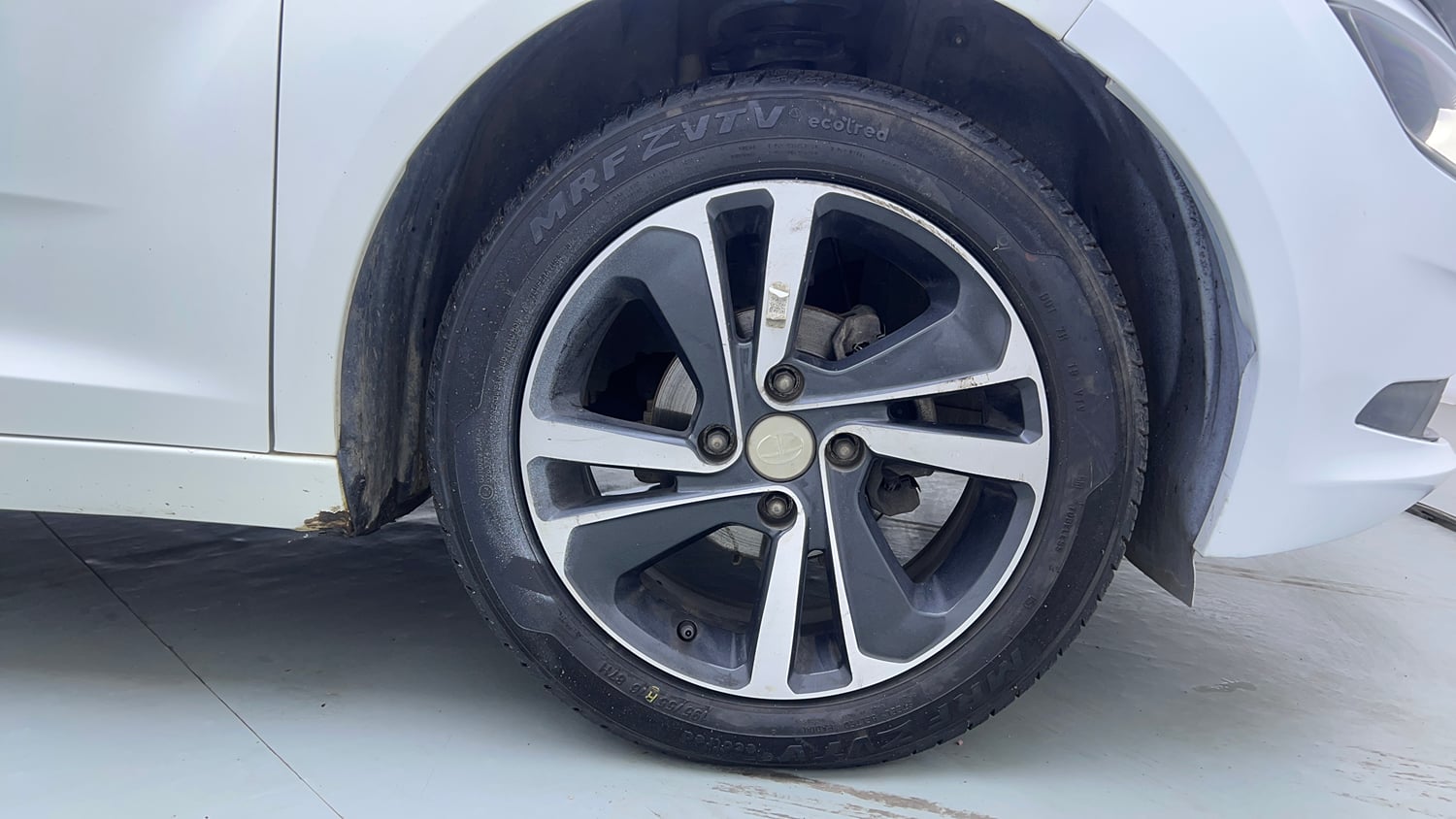 Used 2021 Tata Altroz XZ Petrol Petrol Manual tyres RIGHT FRONT TYRE RIM VIEW