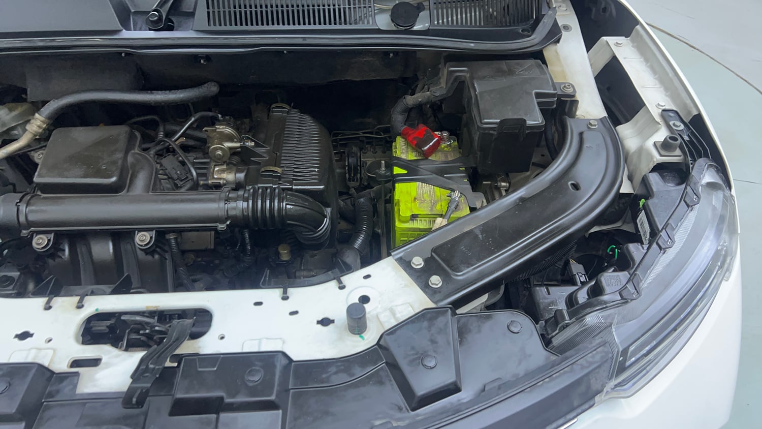 Used 2021 Renault Kiger RXZ AMT Dual Tone Petrol Automatic engine ENGINE LEFT SIDE VIEW