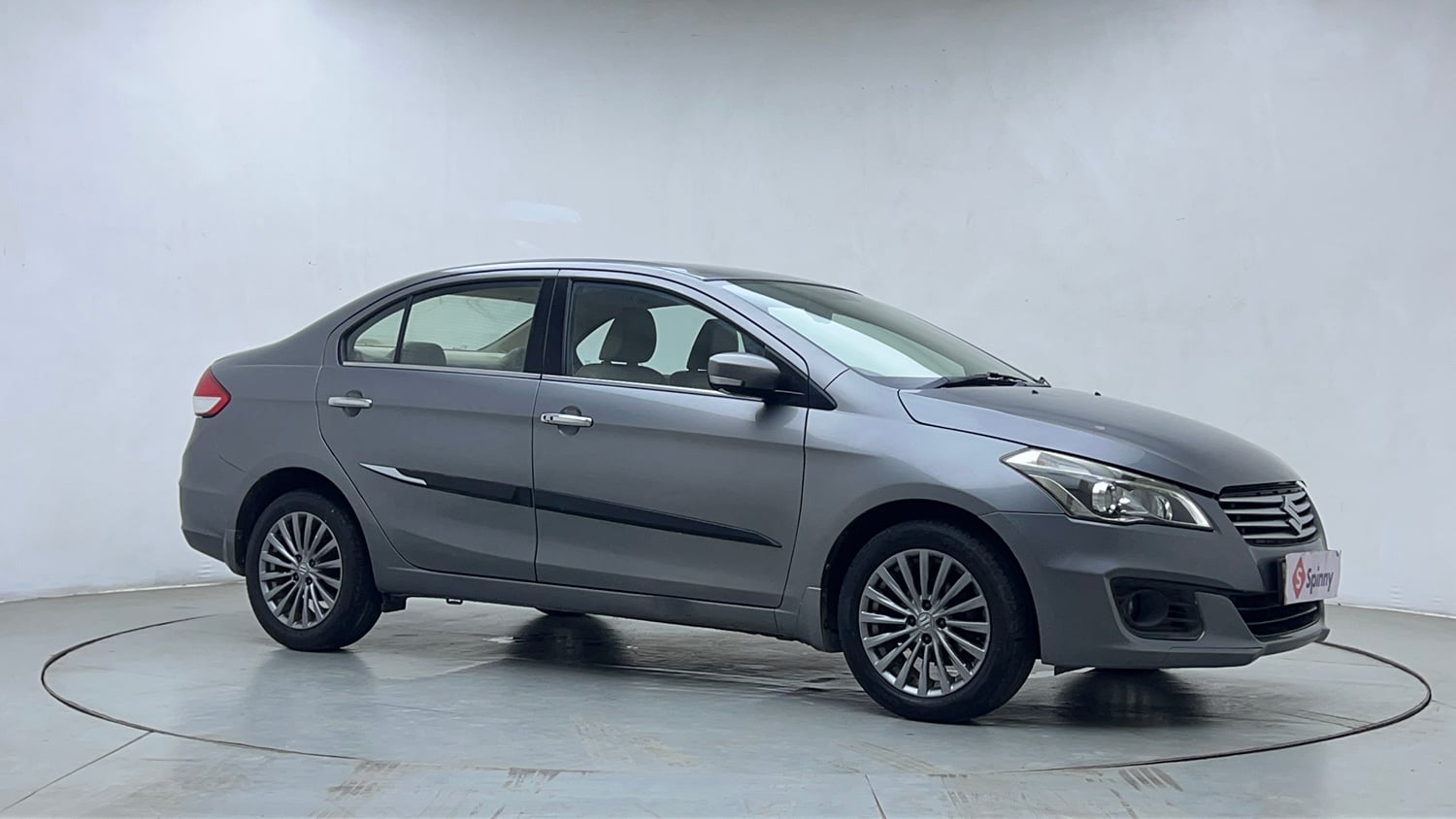 Used 2018 Maruti Suzuki Ciaz Alpha 1.4 MT Petrol Manual exterior RIGHT FRONT CORNER VIEW
