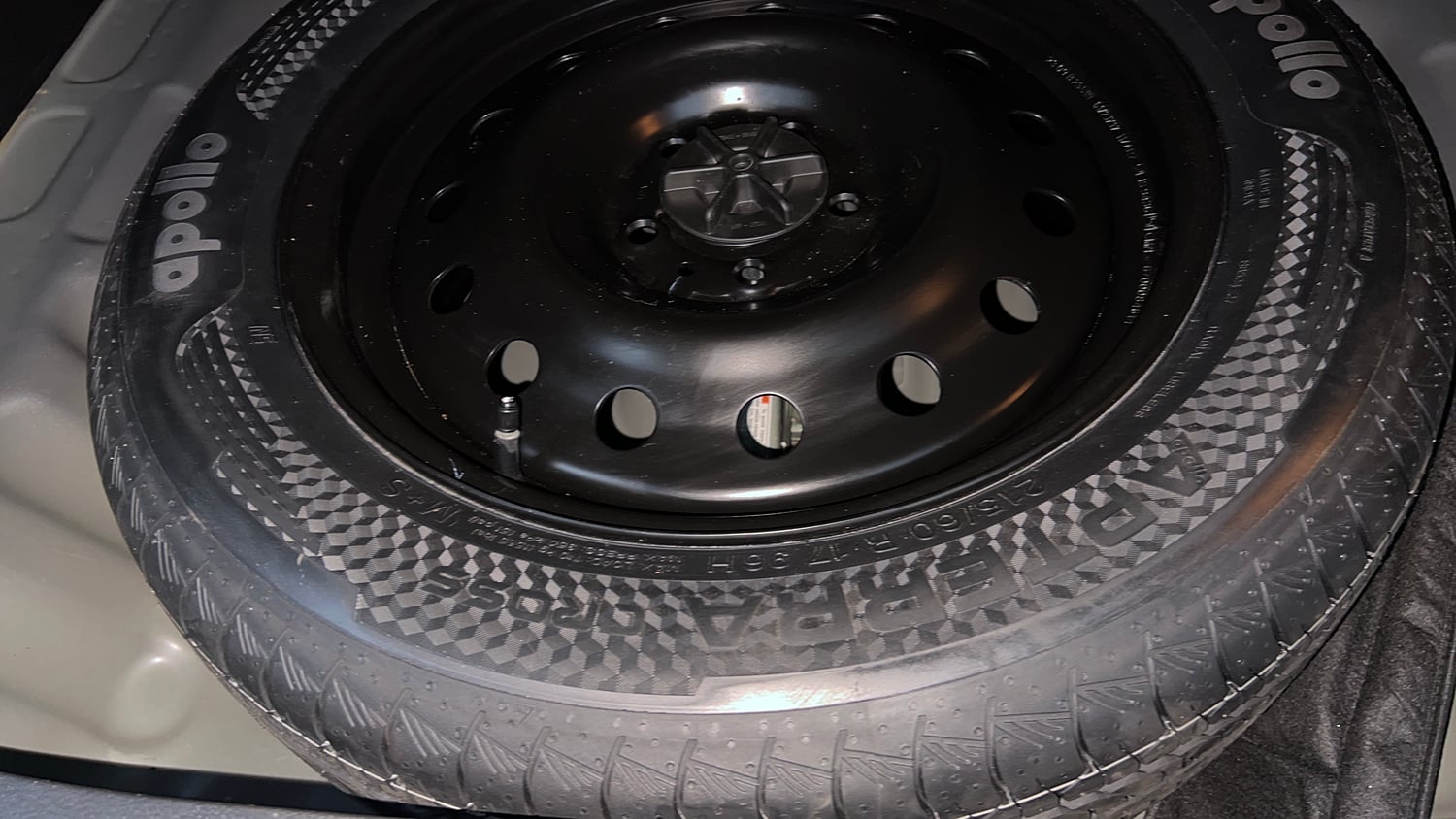 Used 2023 Maruti Suzuki Grand Vitara Delta Smart Hybrid Petrol Manual tyres SPARE TYRE VIEW