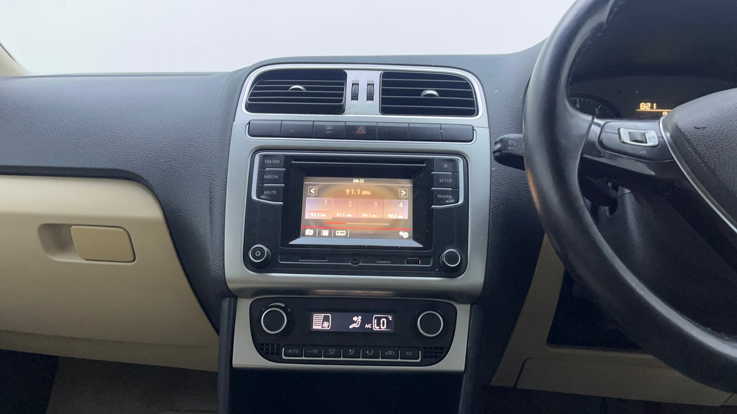 Used 2016 Volkswagen Ameo Highline1.2L (P) Petrol Manual interior MUSIC SYSTEM & AC CONTROL VIEW