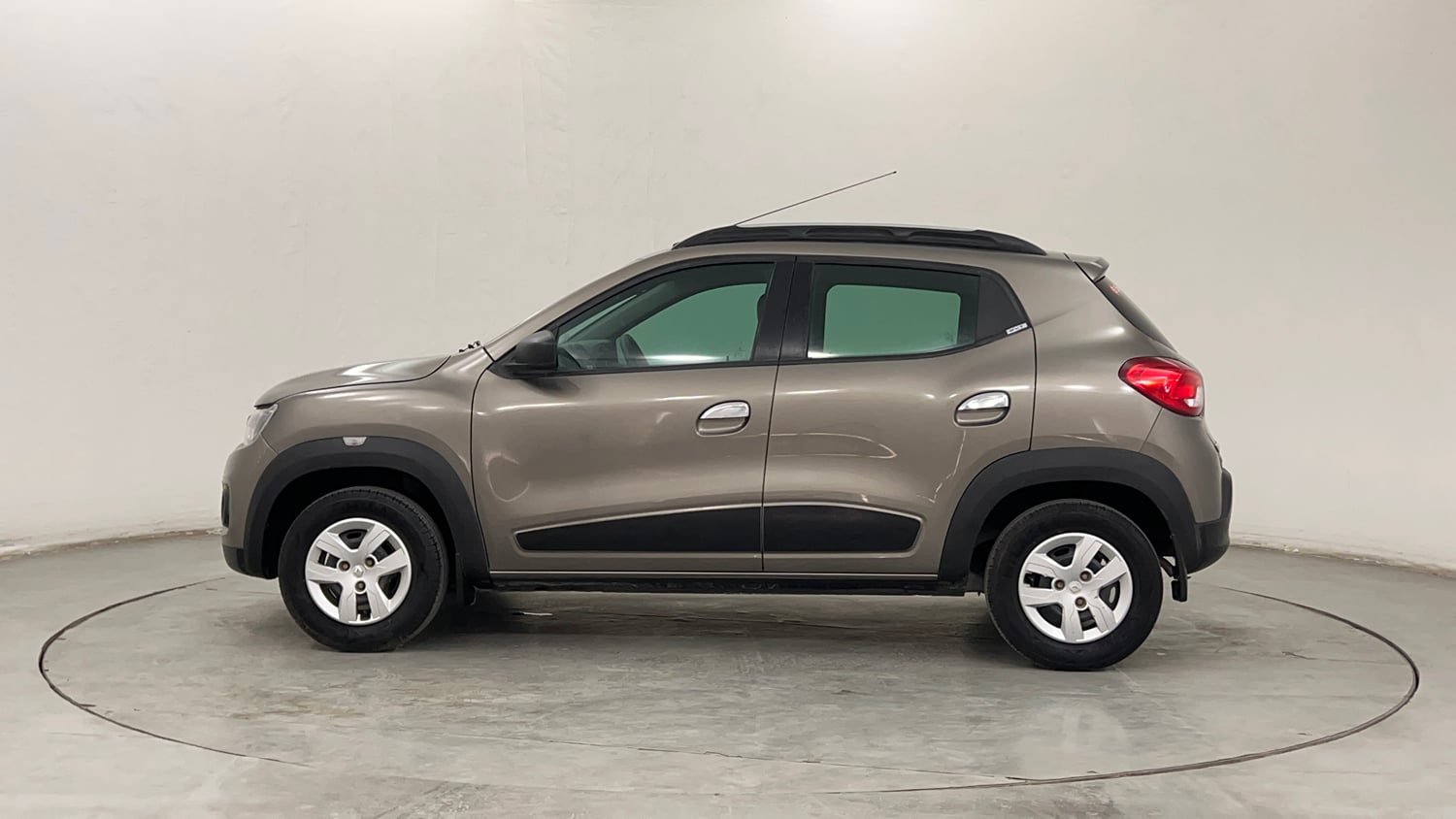 Used 2016 Renault Kwid RXT CNG (Outside Fitted) Cng Manual exterior LEFT SIDE VIEW